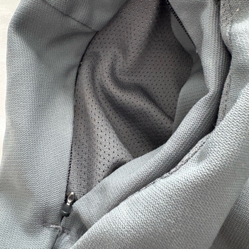 Nike Men's Light Gray Athletic Shorts . Features zippered pockets as well - Picture 6 of 10